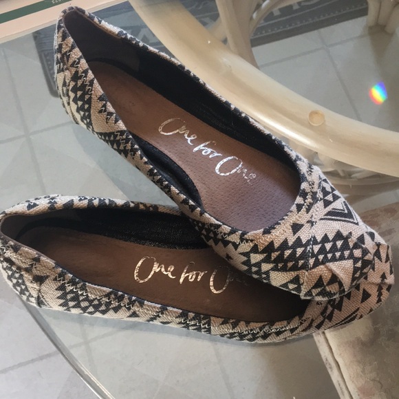 TOMS Shoes - TOMS Tribal/Aztec Patterned Flats
